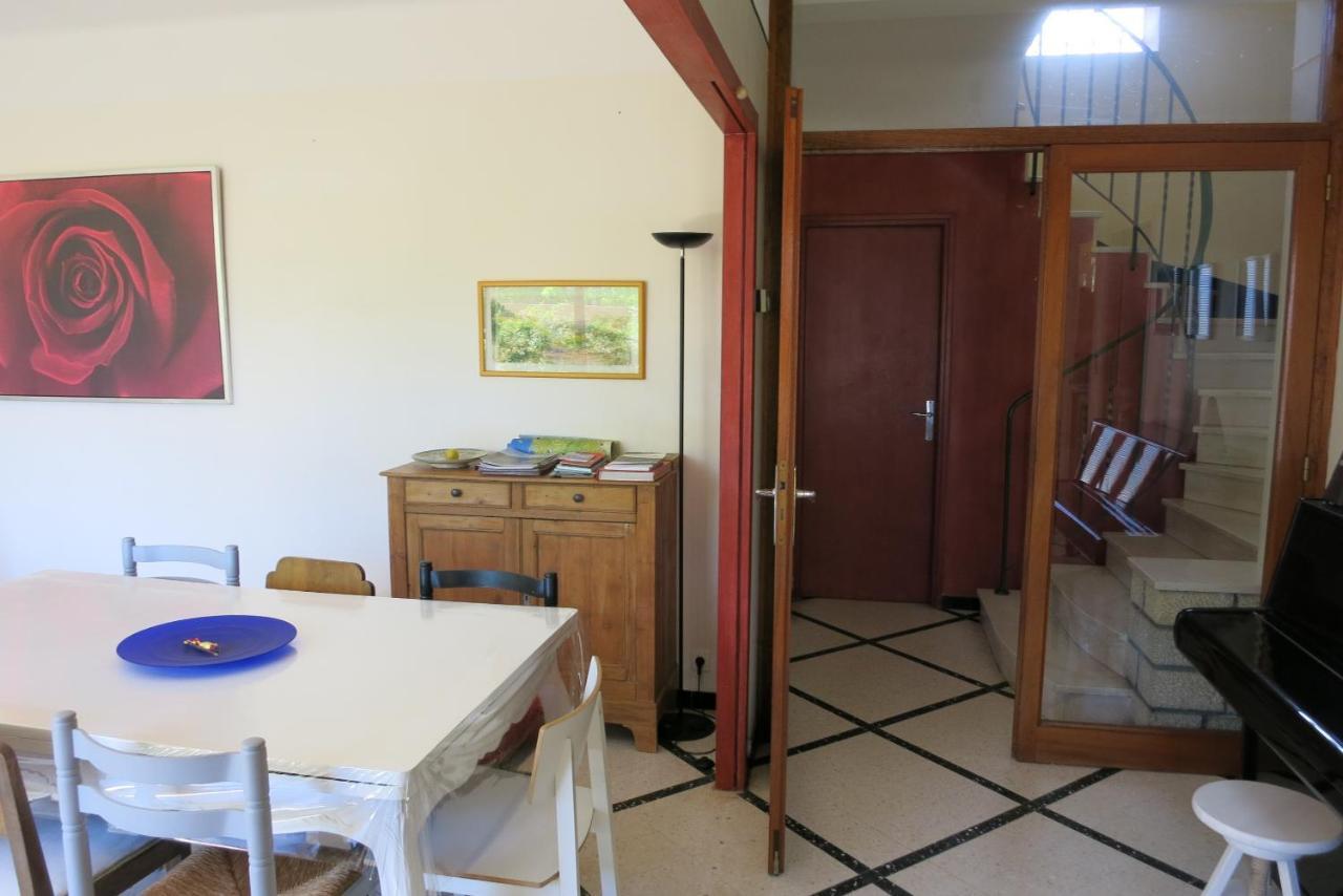 Maison Lumineuse Et Spacieuse Avec Jardin Arbore La Valette-du-Var Exteriör bild